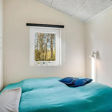 Lovely Renovated With A Wilderness Bath And Fenced Grounds