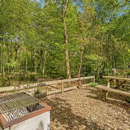 Lovely Renovated With A Wilderness Bath And Fenced Grounds *