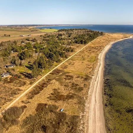 Lovely Renovated With A Wilderness Bath And Fenced Grounds