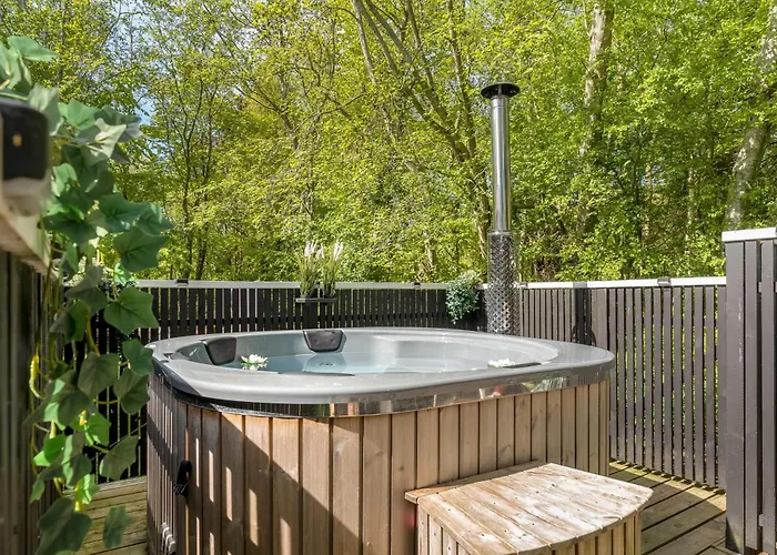 Сasa de vacaciones Lovely Renovated With A Wilderness Bath And Fenced Grounds *